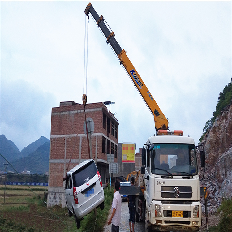 钦州道路交通事故救援吊装案例
